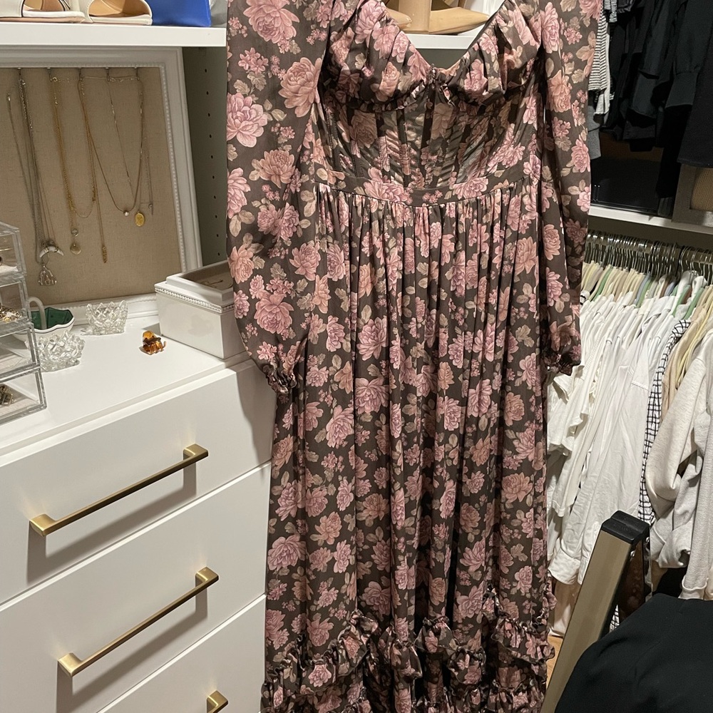 V Chapman Carmella Long Sleeve floral Maxi Dress in Dusty Rose - Picture 9 of 9